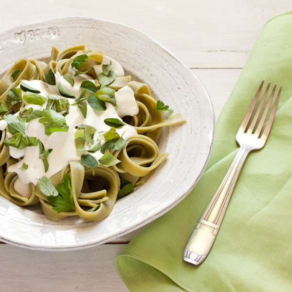 Low fat creamy Alfredo-style sauce, ready in five minutes! from Stephanie Weaver | Gluten-free, vegetarian, low-fat
