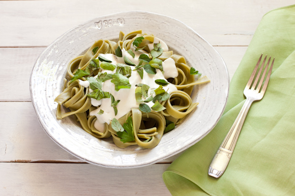 Low fat creamy Alfredo-style sauce, ready in five minutes! from Stephanie Weaver | Gluten-free, vegetarian, low-fat