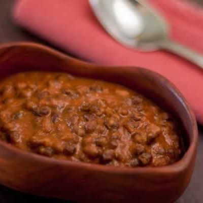 Creamy black lentils in tomato sauce