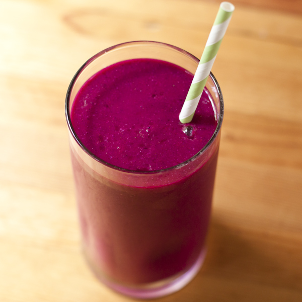 Beet strawberry raspberry smoothie