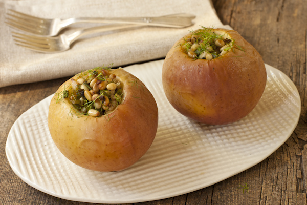 Baked Apples with pine nuts and fennel