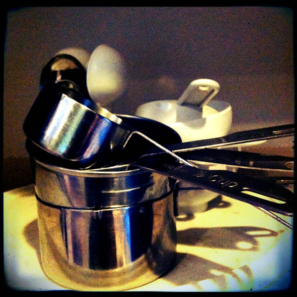 Measuring cups askew
