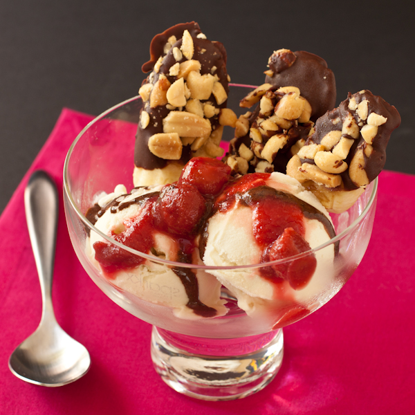 Healthy Banana Split from Recipe Renovator for National #bananasplit Day