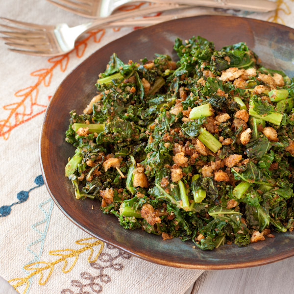 Pan-Roasted Kale with Crispy Italian Breadcrumbs | Recipe Renovator | Gluten-free, vegan, vegetarian, dairy-free